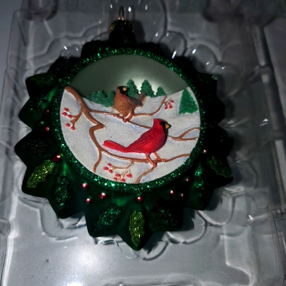 Hallmark 2009 The Winter Wreath Boxed Glass Ornament Cardinal Bird - Picture 2 of 7